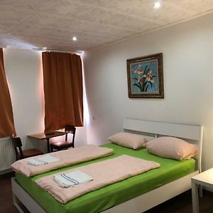 Standard Zimmer mit Kingsize-Bett